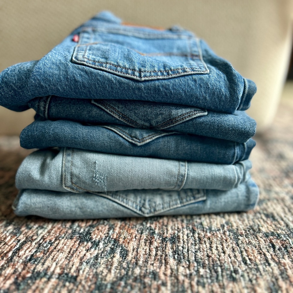 Bundle of 5 pairs of women’s jeans